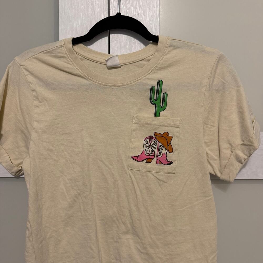 Electric Pink Women’s Medium Western Graphic Tee Cream Cowgirl Cactus Boots